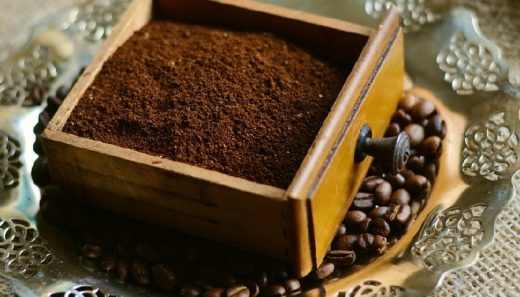 Kaffeepulver um Kapseln nachzufüllen